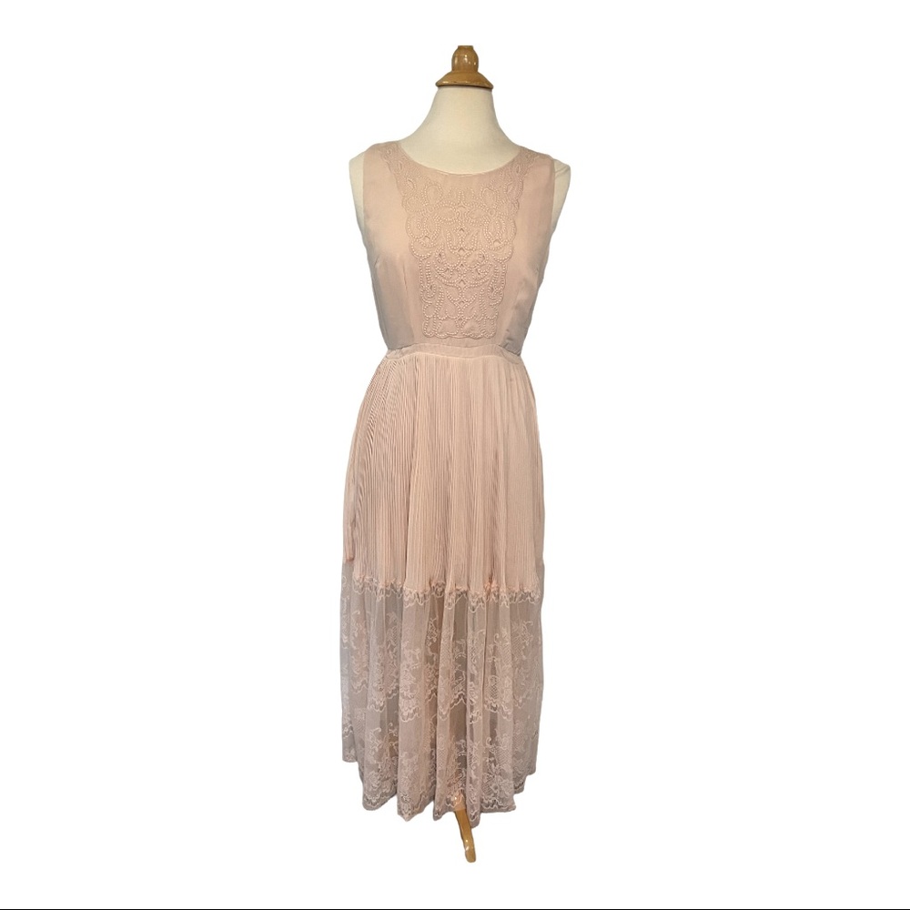 Esley woven maxi dress with lace detail and baby pleats